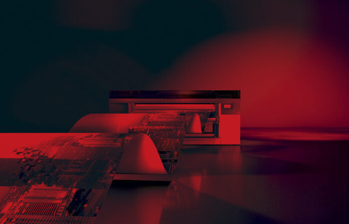 Canlı kırmızı baskı üreten büyük formatlı yazıcı